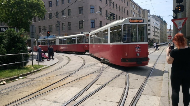 Total neben der Spur: 6er Bim in Richtung Kaiserebersdorf