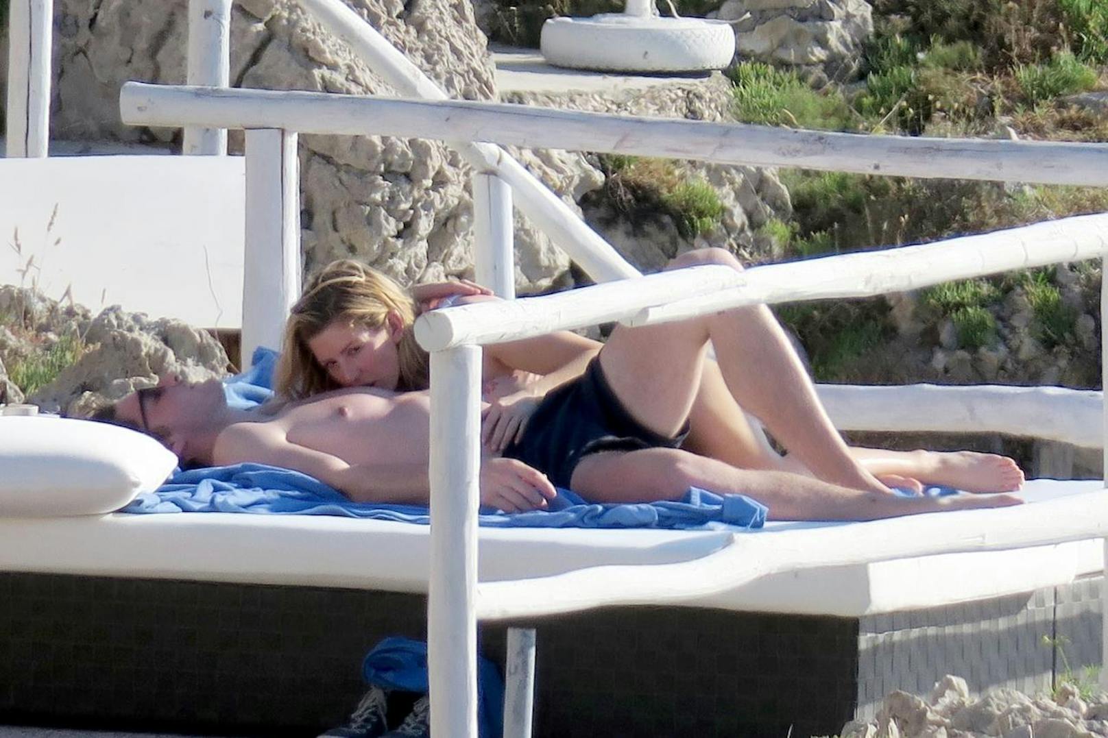 Ellie Goulding und ihr neuer Freund Caspar Jopling auf Urlaub in Capri, Italien.