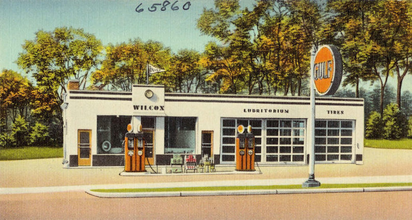 An der 100 Feder Street in Greenfield, Massachusetts, stand diese Tankstelle der Geo. W. Wilcox Incorporated bis 1945.