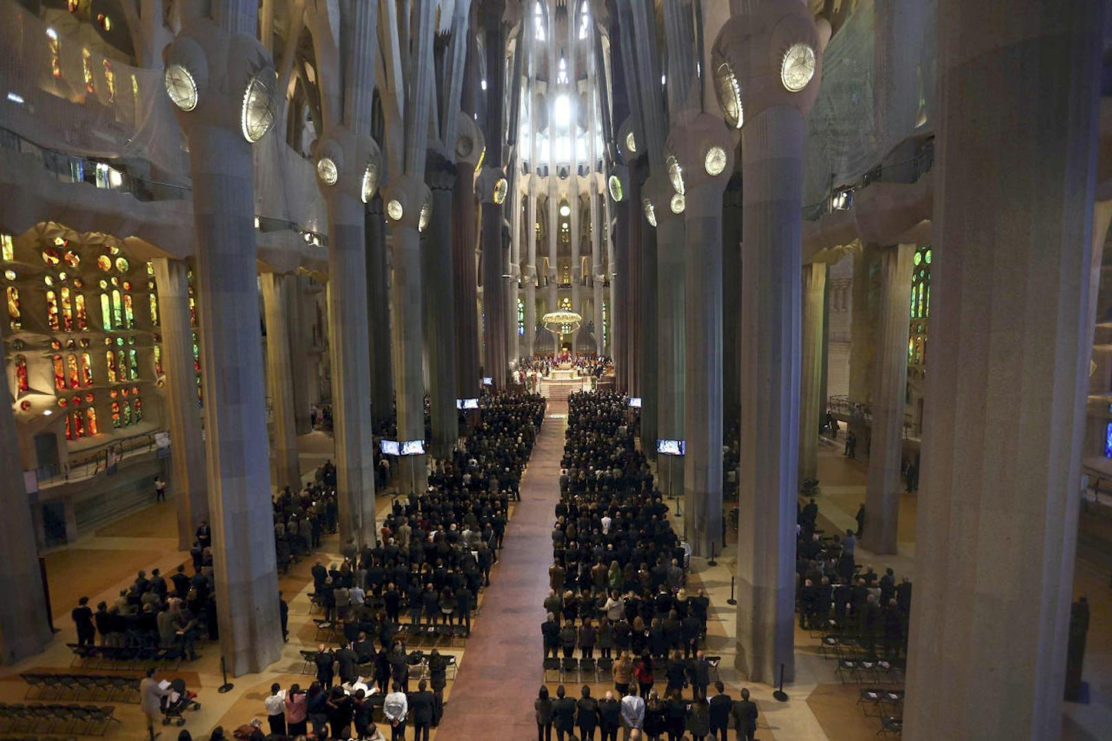 Der unvollendete Bau gehört zu den wichtigsten Sehenswürdigkeiten Barcelonas, jährlich besuchen die Basilika über zwei Millionen Touristen.