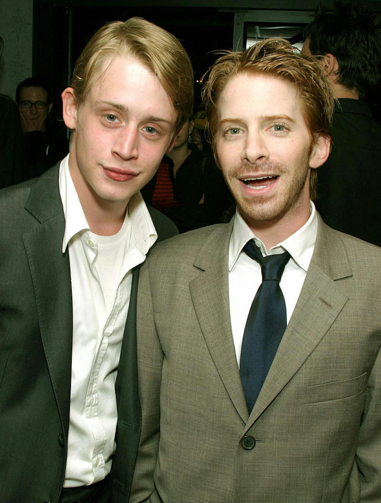 Macaulay Culkin (L) und Seth Green  bei der Premiere von "Party Monster," in New York, 2003.