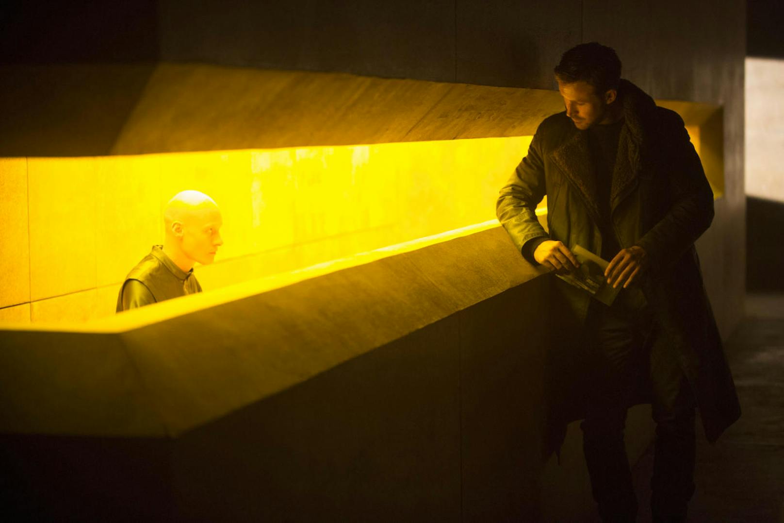 Tómas Lemarquis (li.) und Ryan Gosling in "Blade Runner 2049"