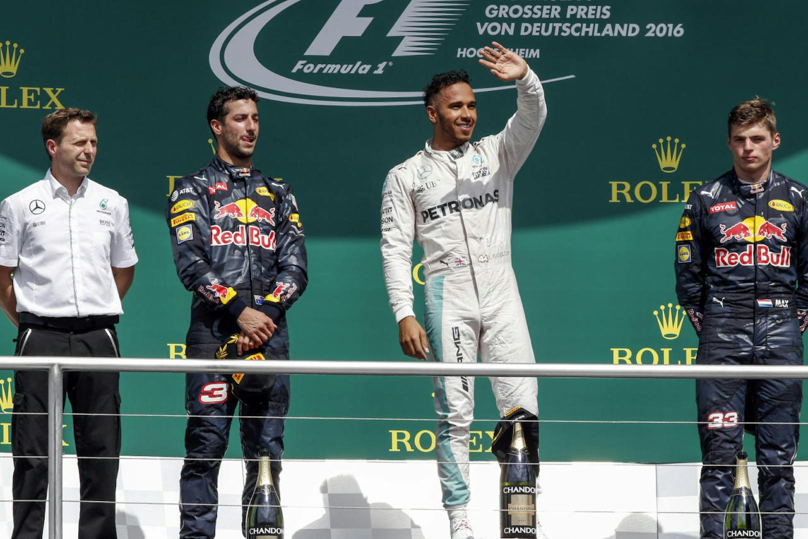Nach dem Crash mit Nico Rosberg durfte 2016 Mercedes-Teamkollege Lewis Hamilton (GBR) jubeln.