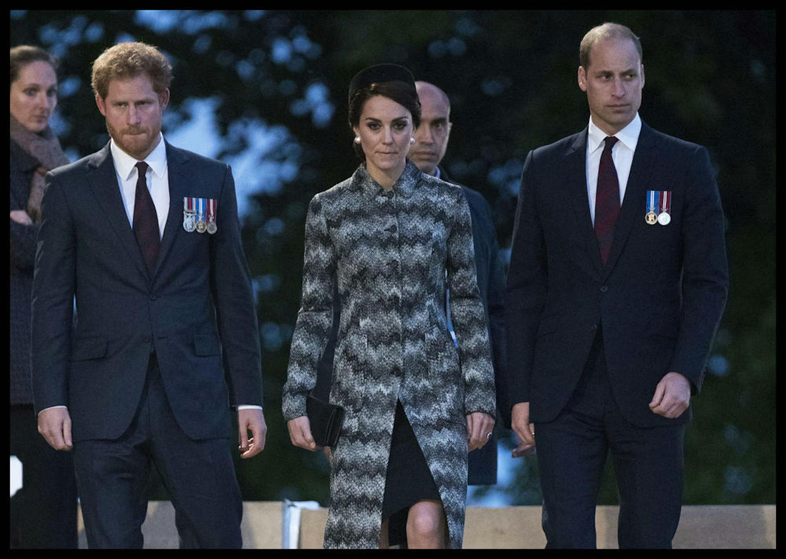 Prinz Harry, Herzogin Kate und Prinz William sind ein Herz und eine Seele.
