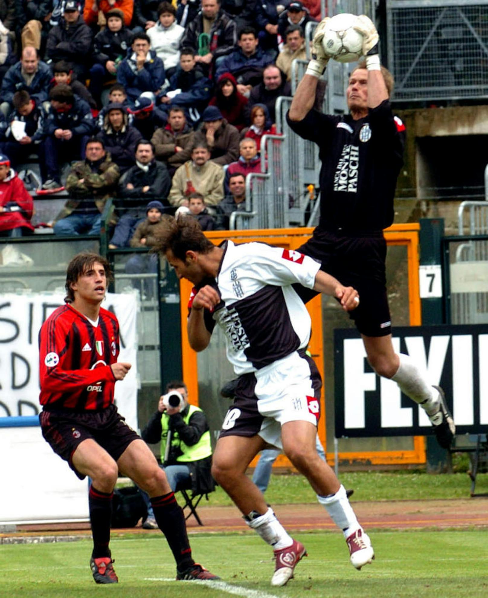 Die erste Krise in Manningers Karriere: Beim AC Turin und FC Bologna wurde der Keeper nicht glücklich. Erst beim AC Siena kam Manninger in der Saison 2004/05 wieder zu regelmäßigen Einsätzen.