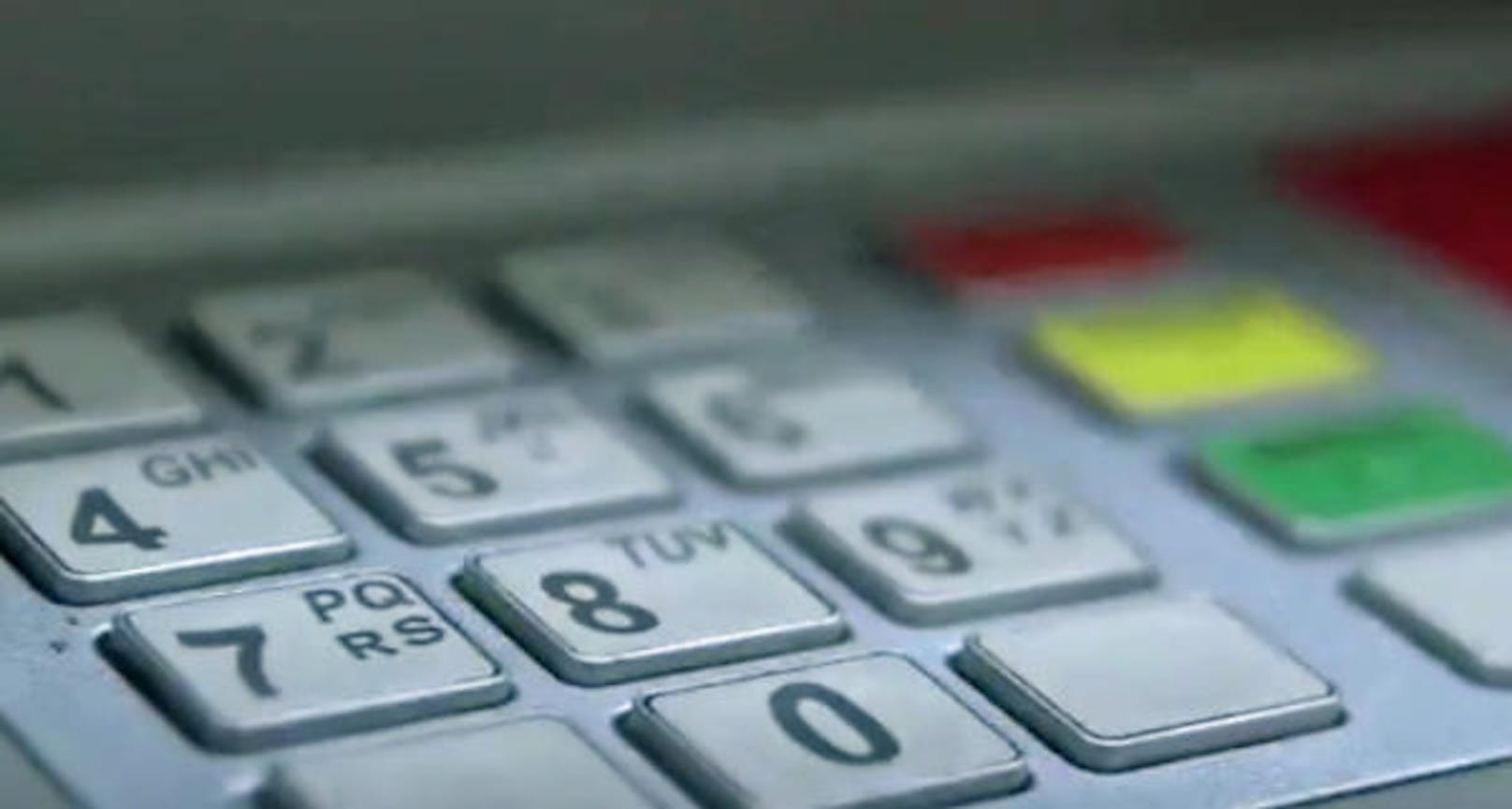 Sowieso: Ein Bankomat sei nichts anderes als ein Safe mit einem Computer - und ließe sich deshalb entsprechend leicht manipulieren.