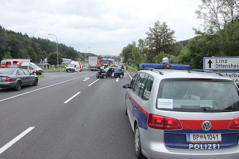 Bei dem Unfall in Walding wurde eine Frau schwer verletzt.