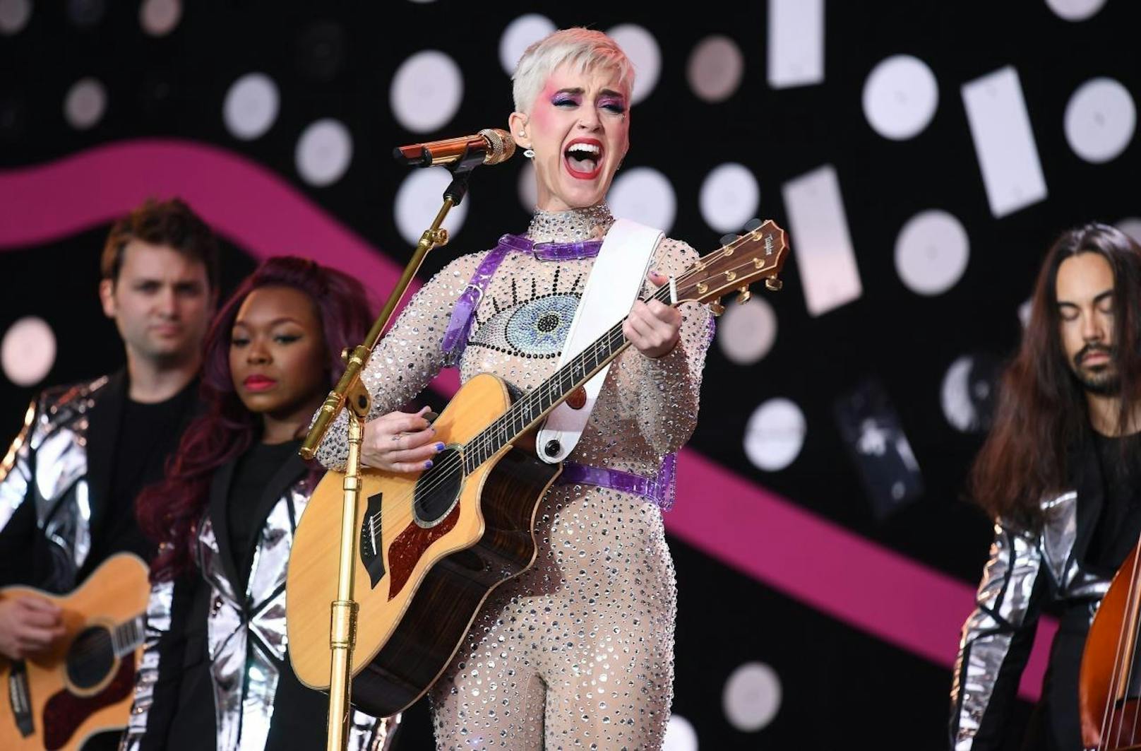 Katy Perry performt am Glastonbury 2017