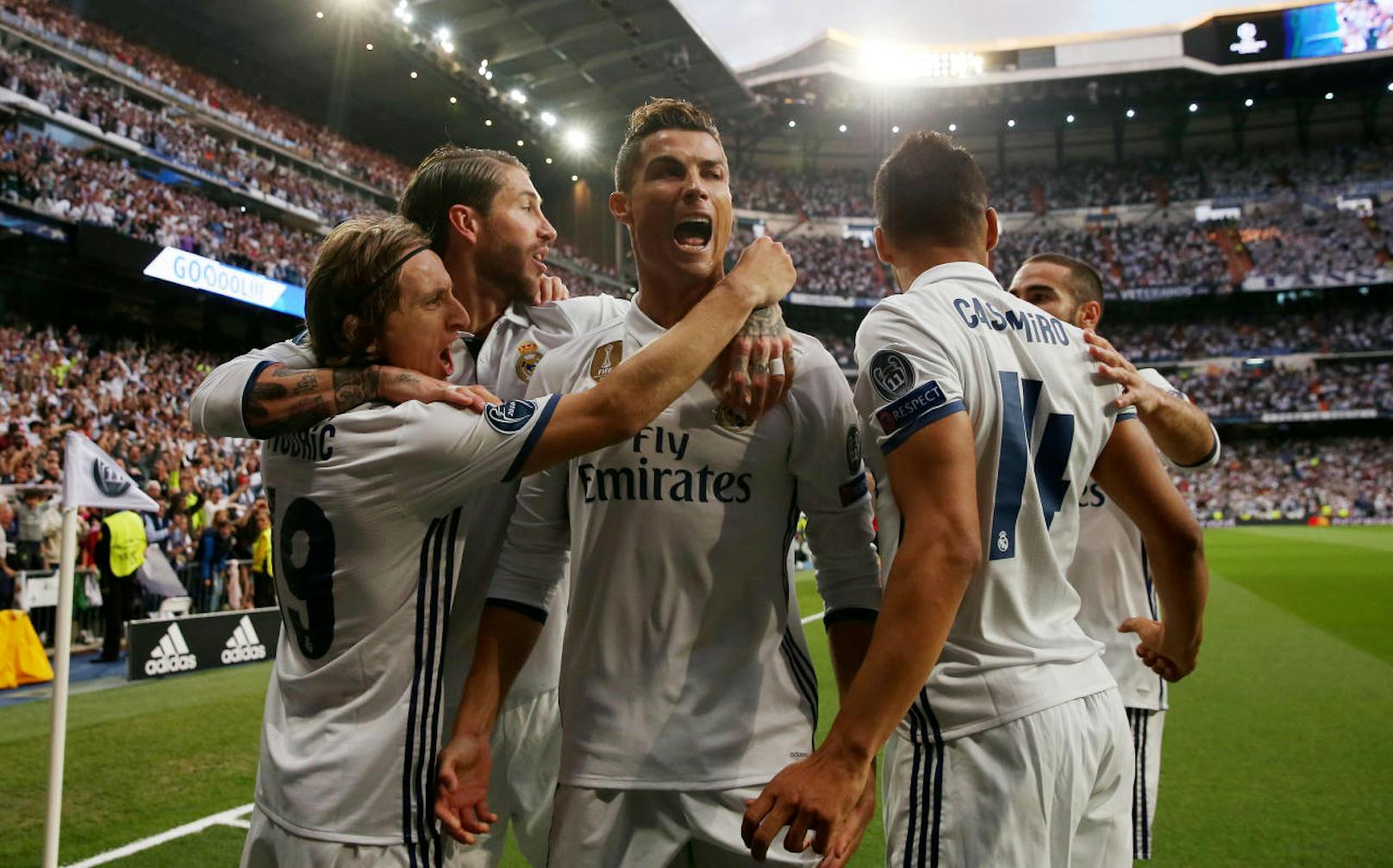 <b>Real Madrid
</b>380 Millionen Euro
Teuerster Einkauf: Gareth Bale (101 Millionen Euro, 2015 von Tottenham)