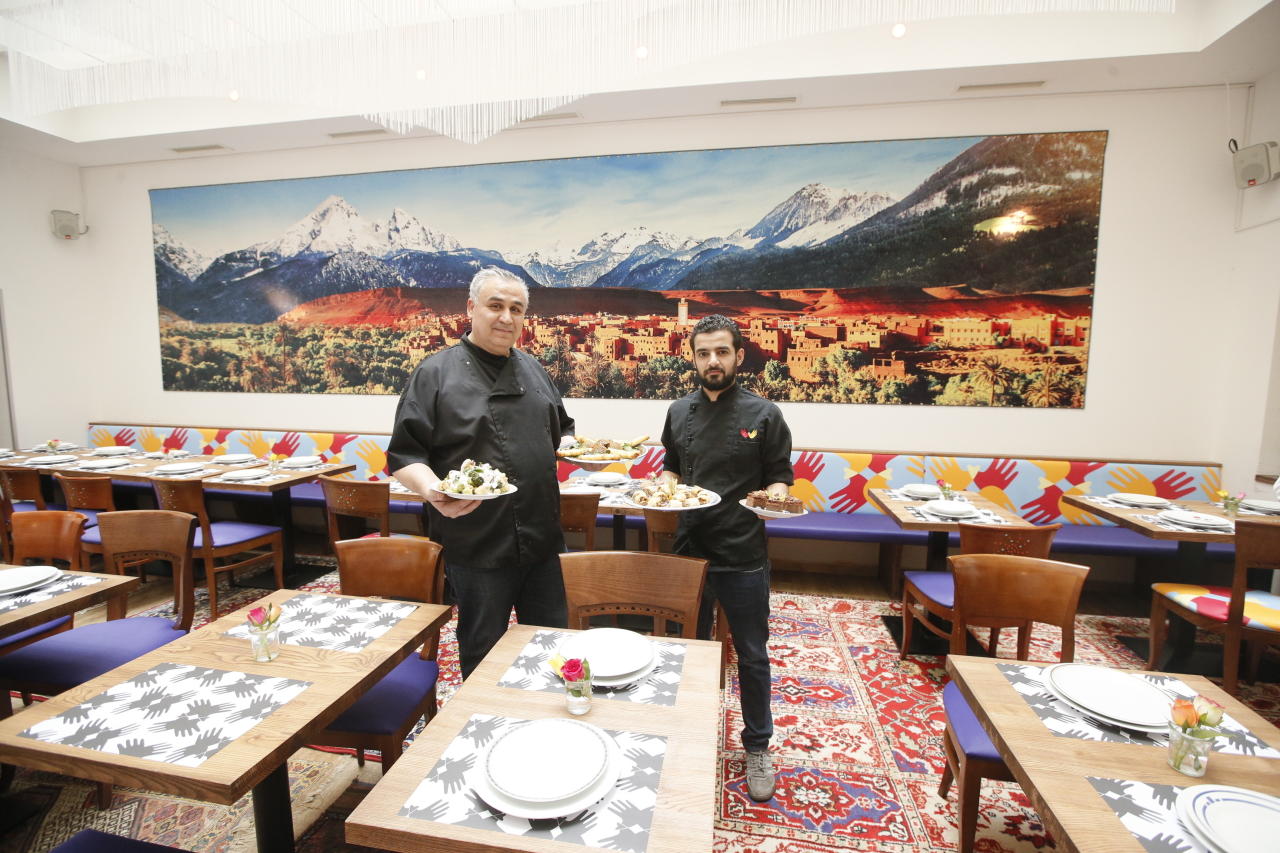 Monir (links) und Abdul (beide aus Syrien) arbeiten im "Habibi & Hawara".