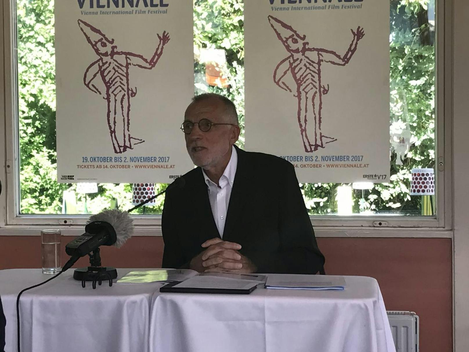 Der Interims-Direktor der Viennale, Franz Schwartz, verrät erste Details zum diesjährigen Festival.
