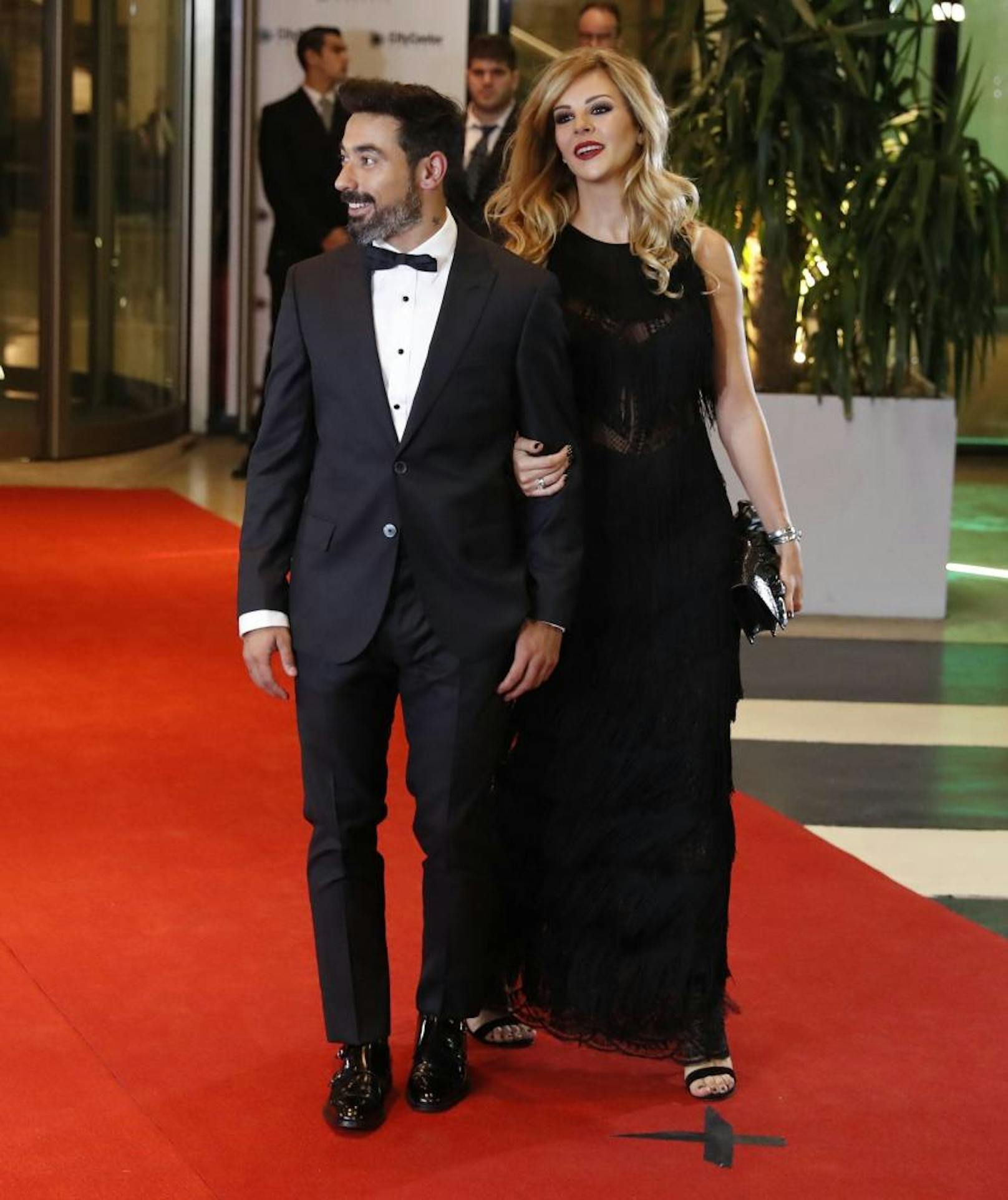 Ezequiel Lavezzi und seine Frau Yanina Screpante bei der Hochzeit von Lionel Messi
