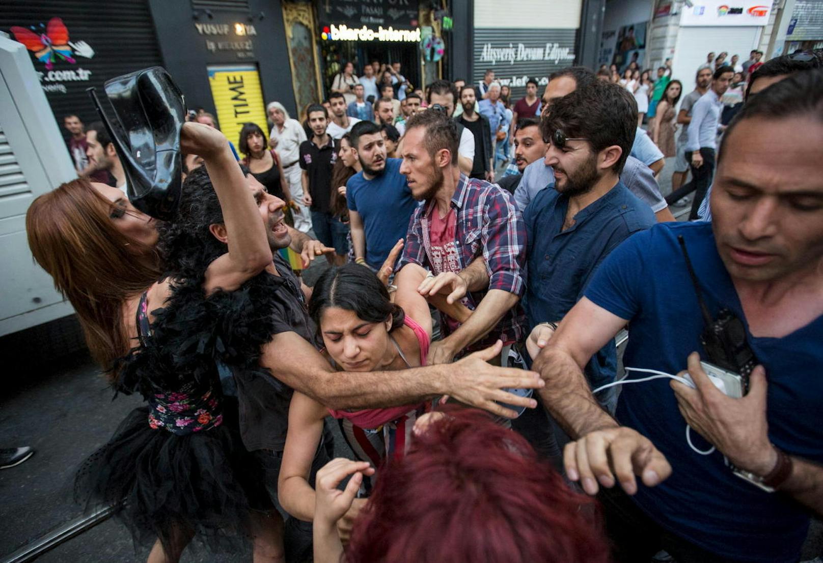 Im Jahr 2015 kam es zu Auseinandersetzungen zwischen Aktivisten und Sicherheitskräften sowie Polizisten in Zivil.
