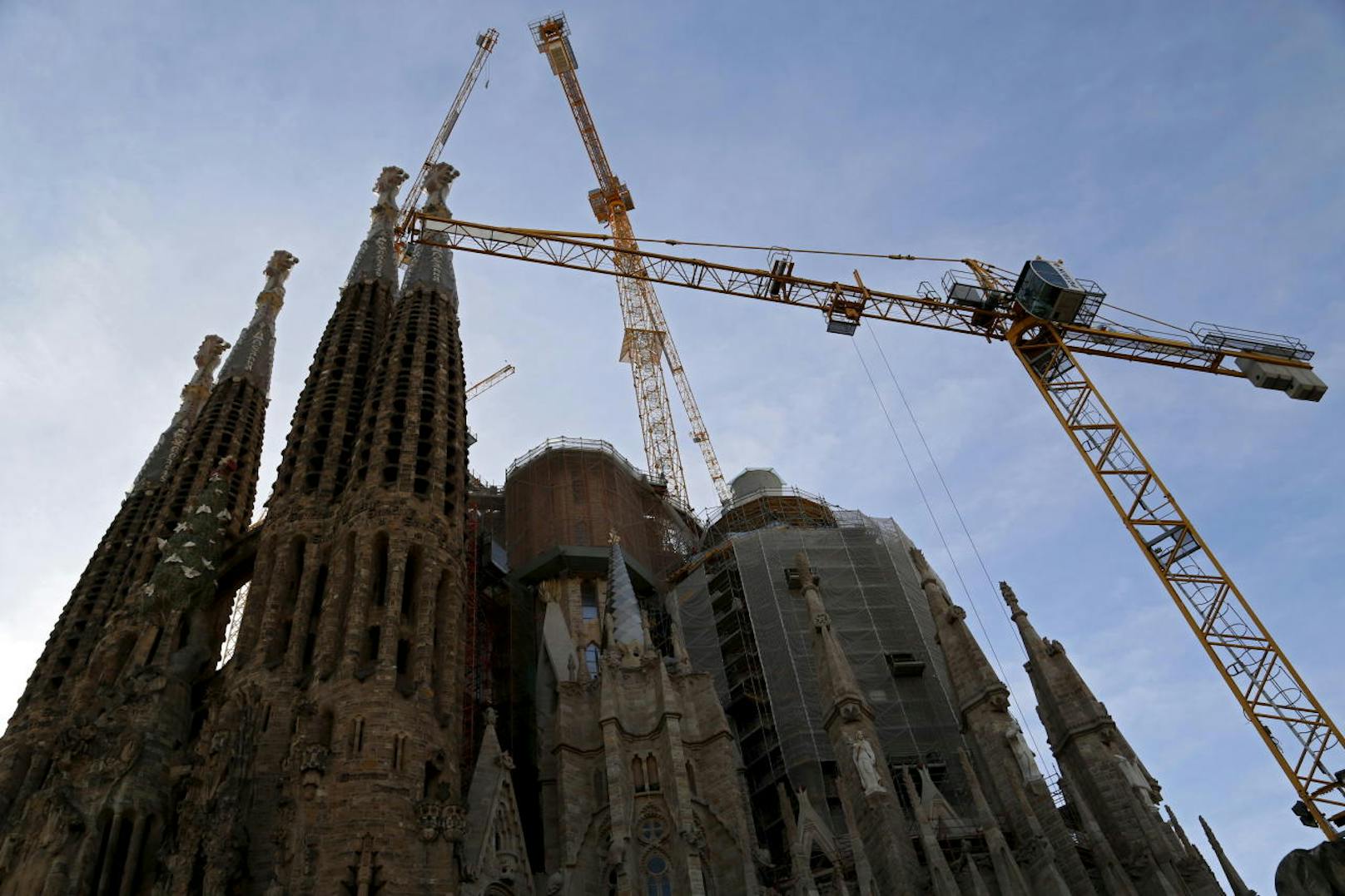 Die Sagrada Familia ist eine römisch-katholische Basilika in Barcelona. Der Bau ist bis heute unvollendet.