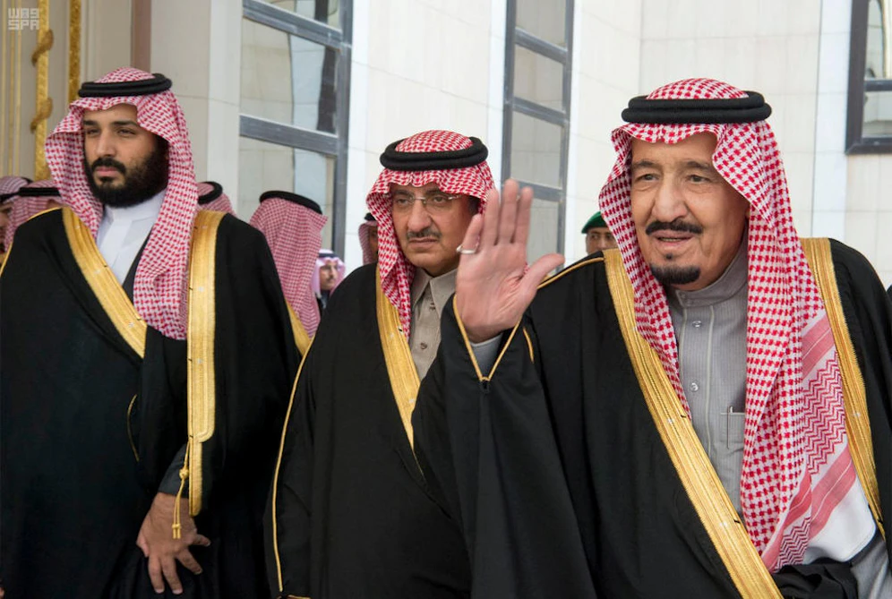 König Salman (re.) wurde in ein Krankenhaus eingeliefert.