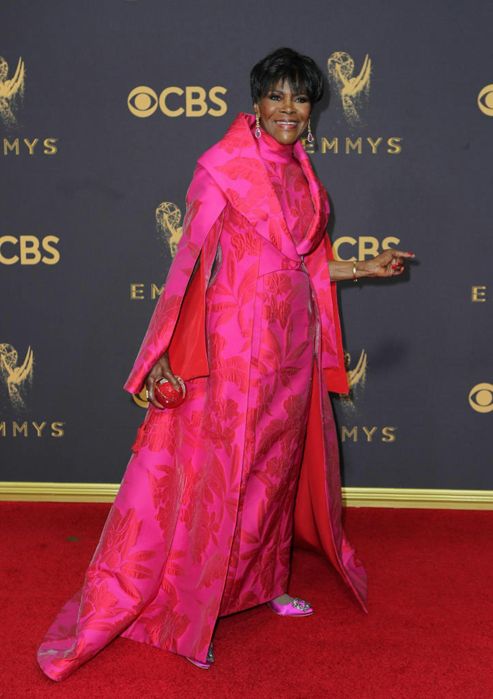 Toller Stoff, perfekte Farbe zu ihrem Teint und ein beeindruckender Schnitt: Cicely Tyson hätte einen Emmy für eine der besten Roben des Abends bekommen sollen. 