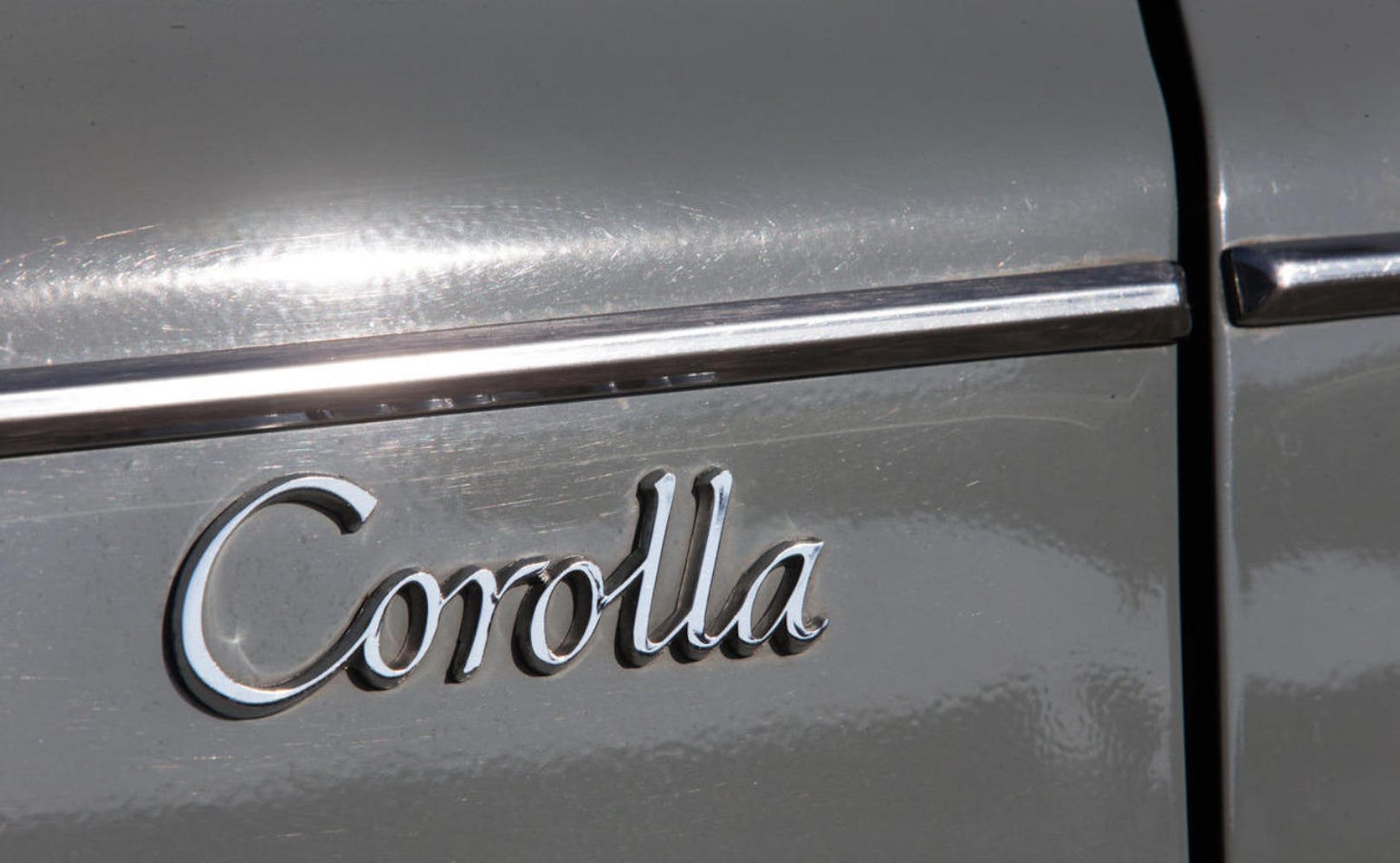 Der Corolla-Schriftzug auf der Flanke.