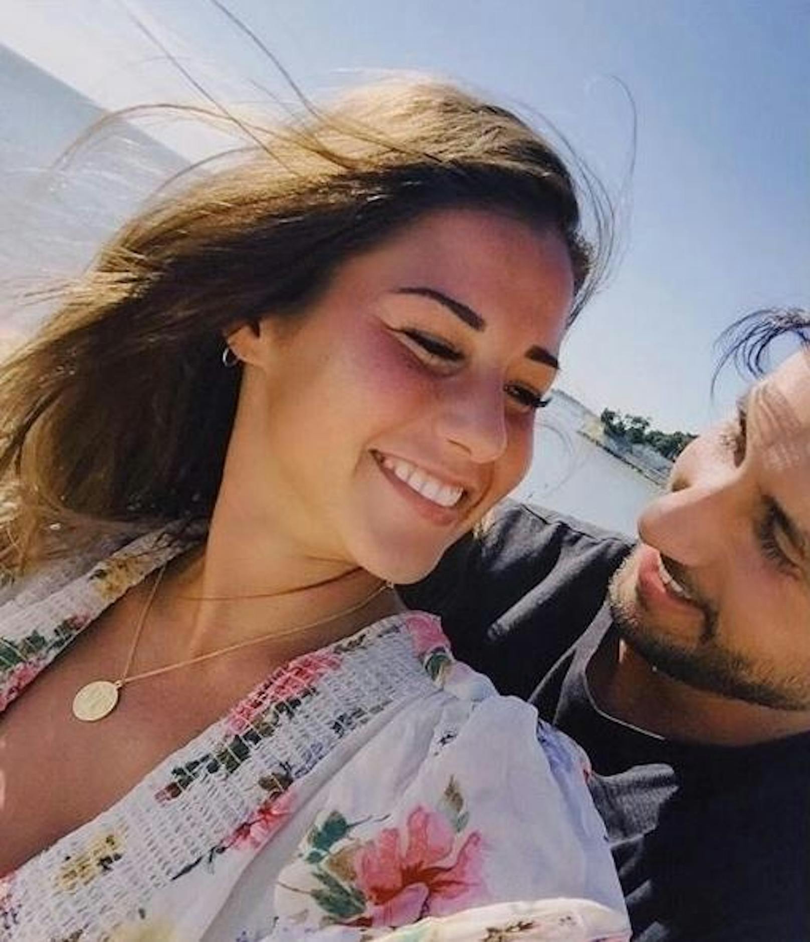 02.07.2018: Juhu. Erstes gemeinsames Selfie von Sarah Lombardi mit ihrem neuen Freund Roberto. Auch von Ex Pietro gab es Glückwünsche.