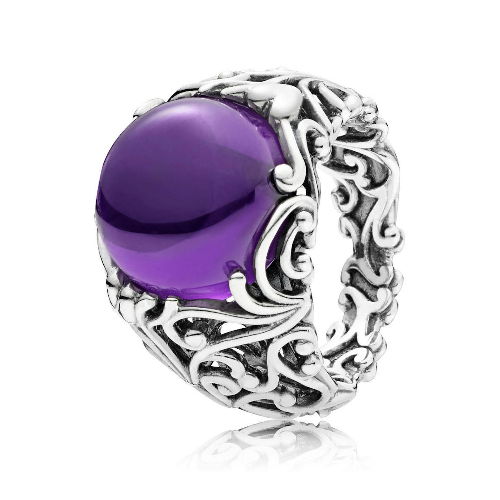 Sterling-Silber-Ring mit violettem Cubic Zirkonia um 99 Euro.