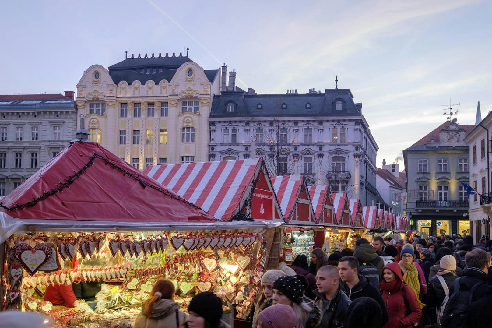 Adventmarkt in der Altstadt von Bratislava.