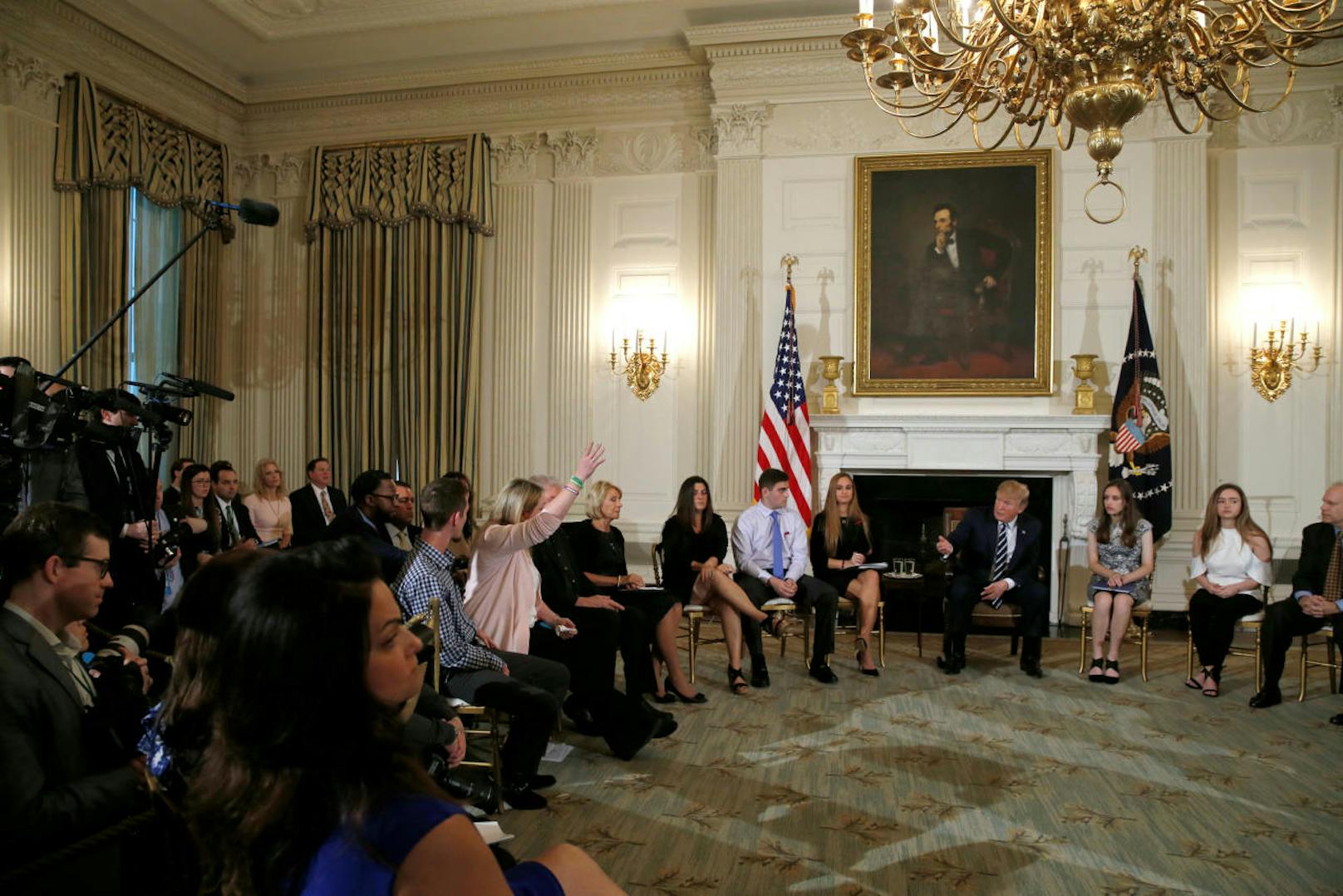 Der Präsident hat Überlebende und Angehörige ins Weiße Haus eingeladen.