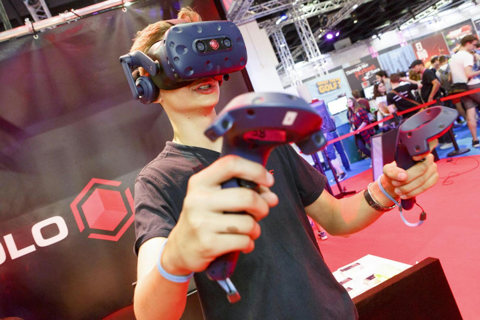Mit VR-Brillen tauchten Besucher in virtuelle Realitäten ein.