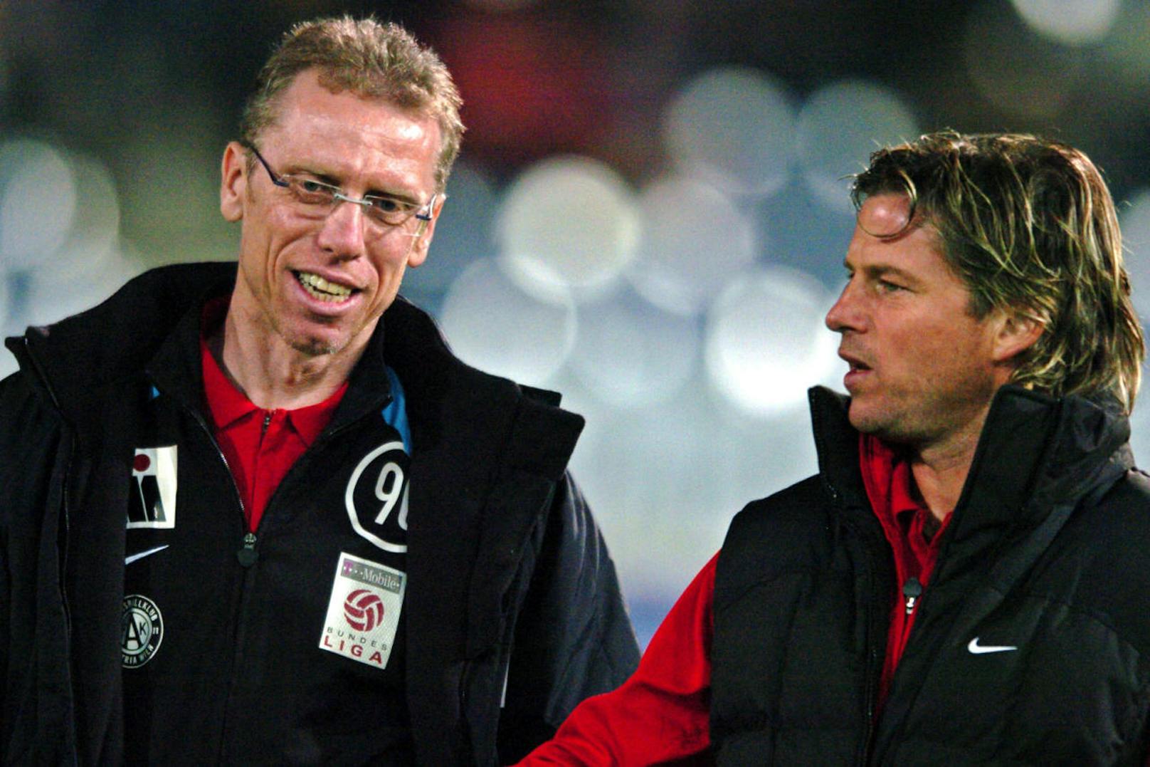 2005 folgte die Rückkehr zu "seiner" Austria. Stöger begann als Manager des Amateurteams, übernahm dann mit Frenkie Schinkels als Trainer-Duo die Veilchen. Ende 2005 zog er sich zurück, leitete die Geschicke der Wiener als Sportdirektor.
