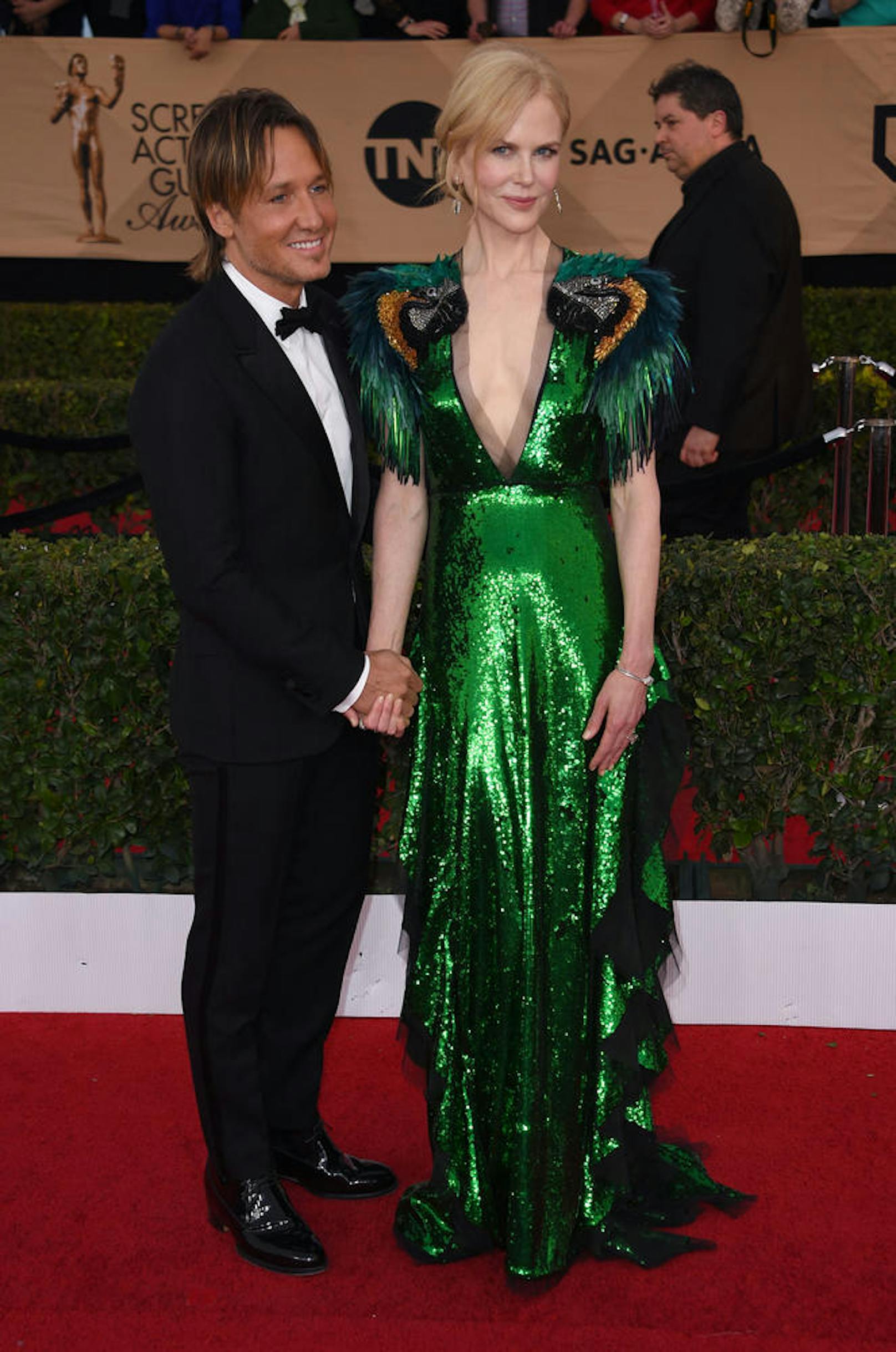 Nicole Kidman neben ihrem Ehemann Keith Urban. Die Schauspielerin kam in einem grünen Pailletten-Kleid von Gucci.