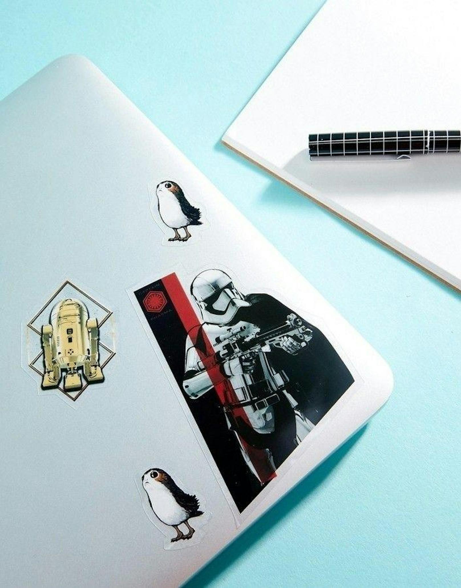 Sticker für Laptop & Co machen jedes Item zum Star Wars Merchandise.  (Foto: Asos.com) 