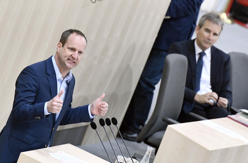 (v.l.), Klubobmann Matthias Strolz (NEOS), Finanzminister Hartwig Löger (ÖVP) anlässlich der Budgetdabatte des Nationalrates am Donnerstag, 19. April 2018, in Wien.