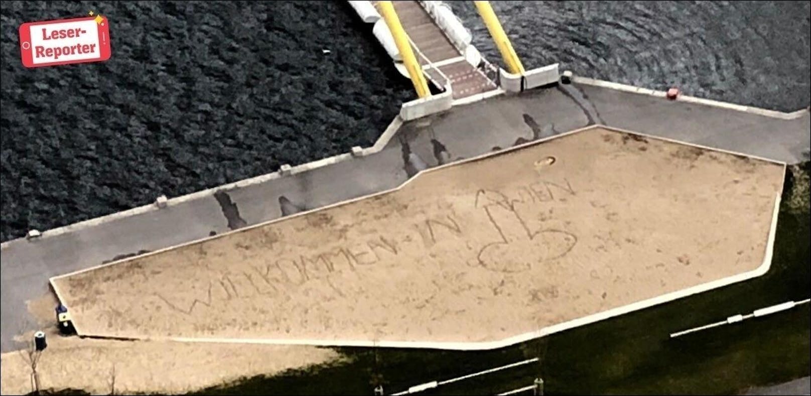 Da hat sich jemand einen frechen Scherz erlaubt! Ein gigantischer Phallus im Sand hieß Touristen willkommen, die die Ausblick über Wien genossen.