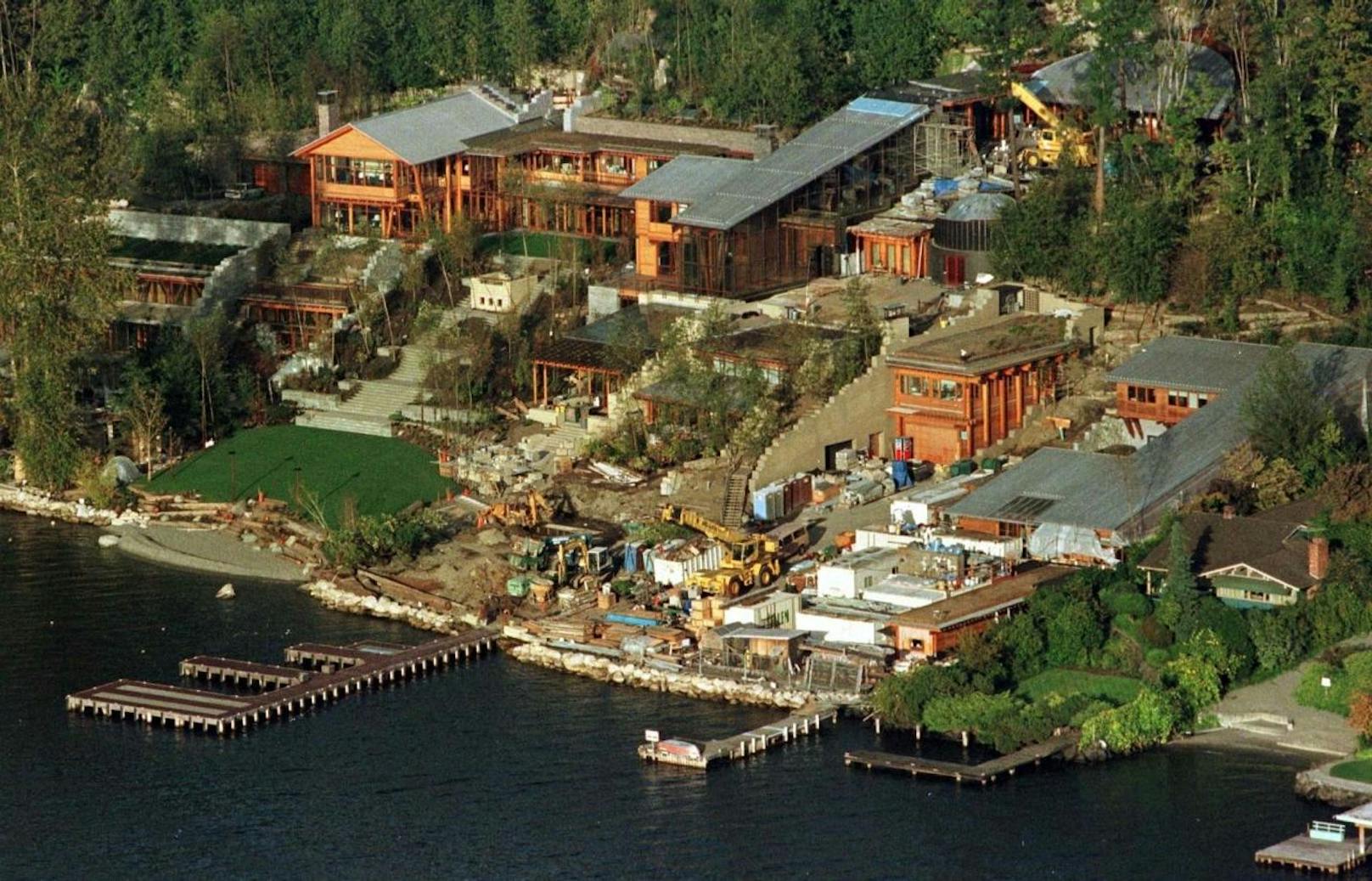 Fast alle Häuser, deren Grundstück an den Lake Washington grenzt, haben einen eigenen Steg, einen kleinen Privatstrand und eine fantastische Aussicht auf Seattle.