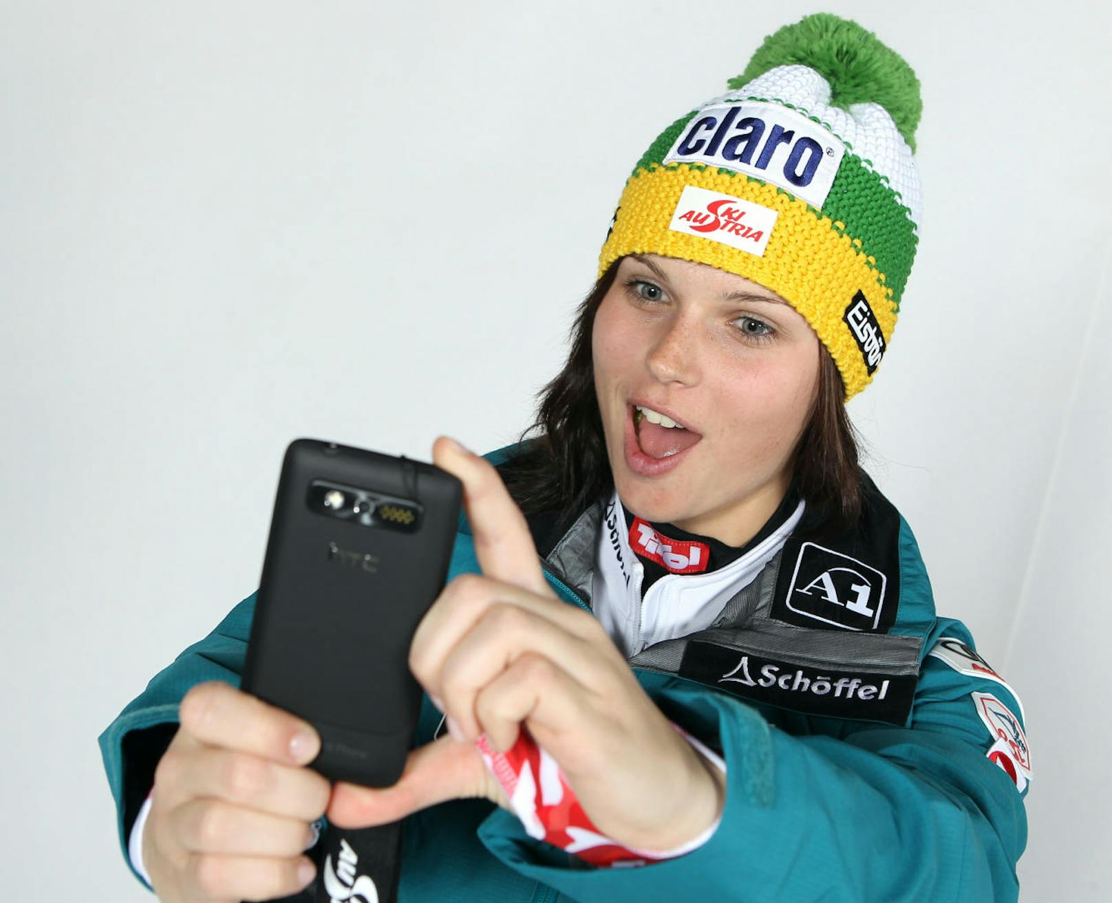 Es folgte ein durchwachsener Winter mit vielen Ausfällen - ausgerechnet in der Olympia-Saison 2009/10. Die Salzburgerin schaffte im Weltcup nur in drei Rennen ein einstelliges Resultat.