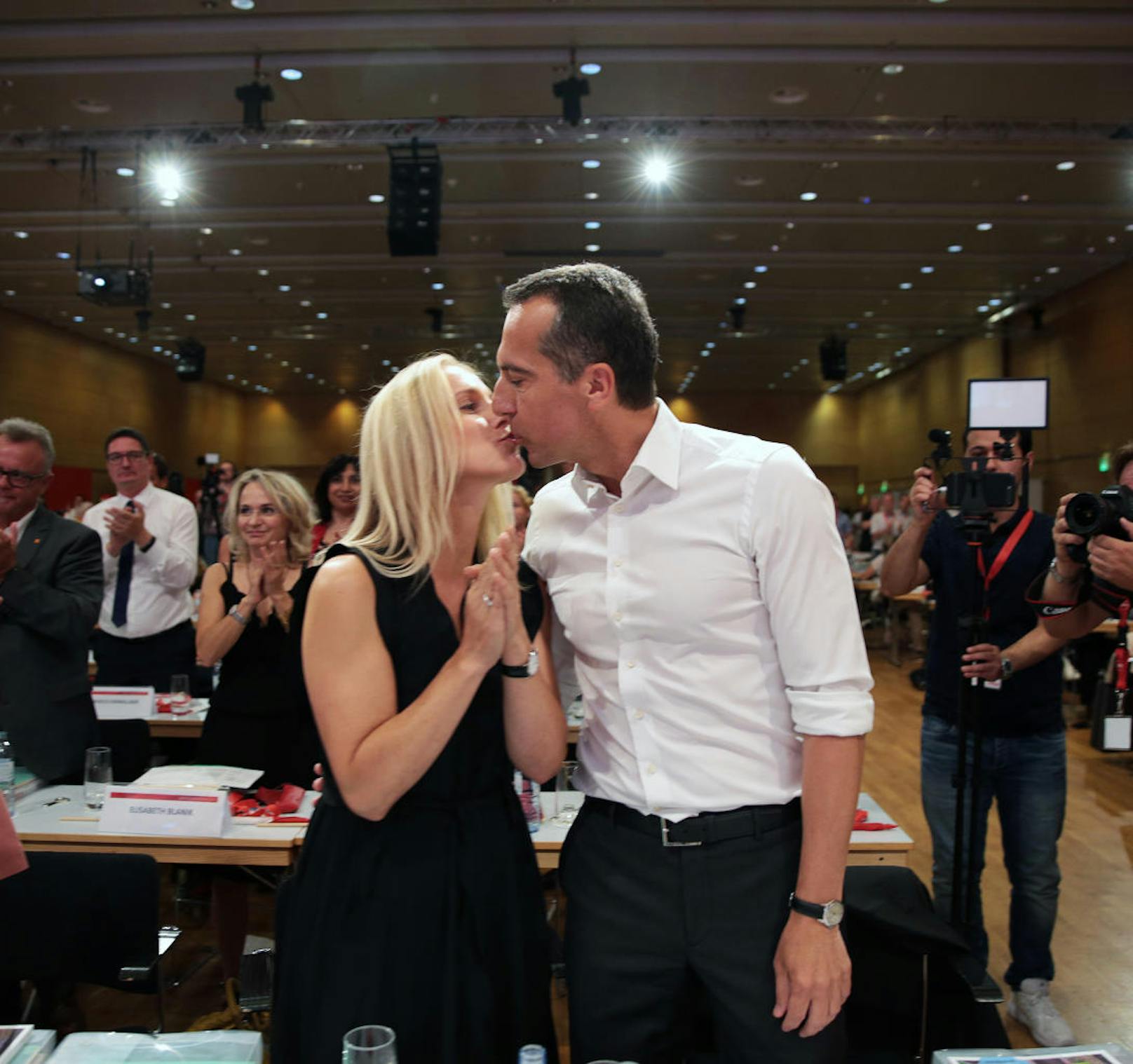 Bundeskanzler Christian Kern mit Ehefrau Eveline Steinberger-Kern beim Bundesparteitag der SPÖ.