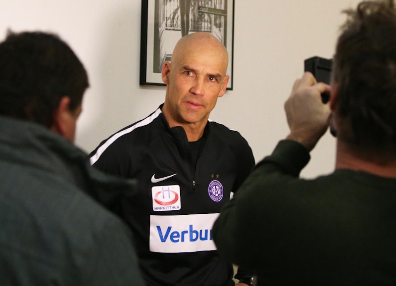 Der ehemalige Salzburg- und Lieferingcoach Thomas Letsch springt bei der Austria bis Saisonende als "Feuerwehrmann" an.  "Heute" hat die besten Bilder von seiner ersten Trainingseinheit bei den Veilchen.