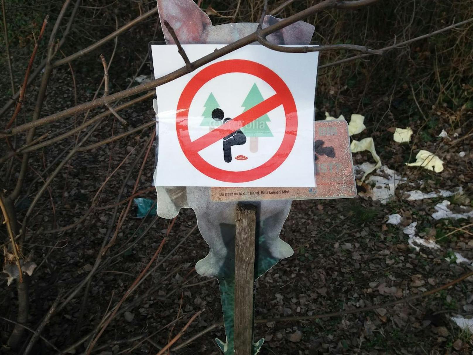 Ein verärgerter Gartenbesitzer musste nun ein Verbotsschild aufstellen. 