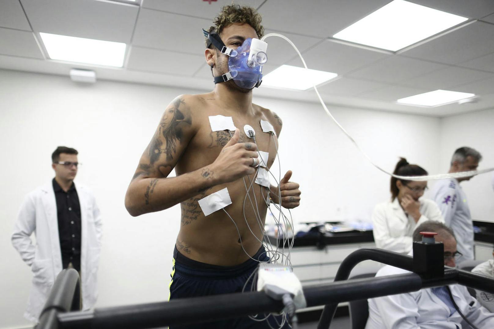 Brasilien-Superstar Neymar Jr konnte nach seiner Verletzung wieder ins Training einsteigen. Bei der WM-Endrunde ruhen die Hoffnungen seines Heimatlandes auf seinen Schultern.