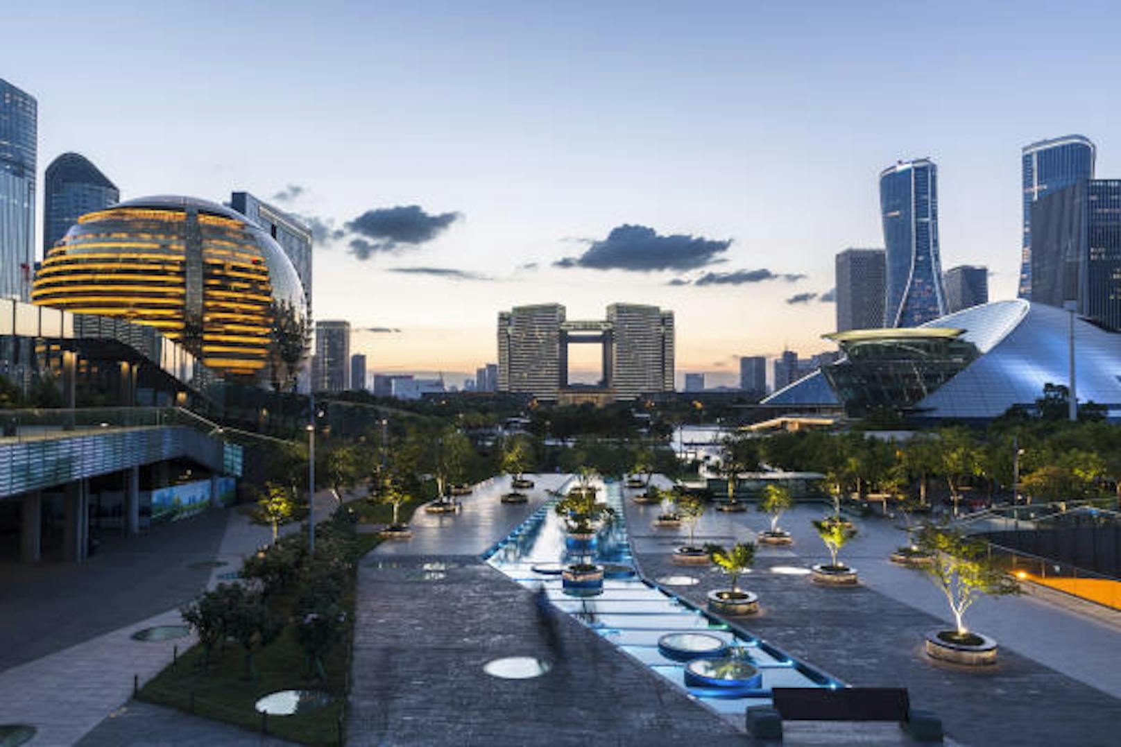 Die E-Sport-Stadt soll weiter ausgebaut werden. Neben einem Hotel, einem Freizeitpark und Akademien soll auch ein Spital entstehen. (Im Bild: der Finanzdistrikt von Hangzhou)