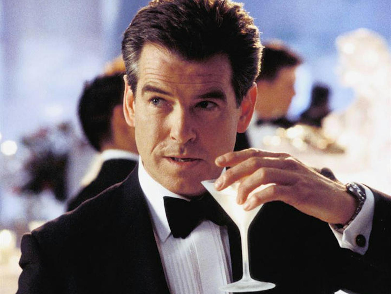 Den Titel als "tödlichster Bond" hat sich&nbsp;<strong>Pierce Brosnan </strong>abgeholt. Wenn er bei seinen Einsätzen nicht gerade stilecht zu Wodka Martini griff, hat er während seiner 007-Karriere auf der Leinwand 135 Bösewichte ausgeschaltet.
