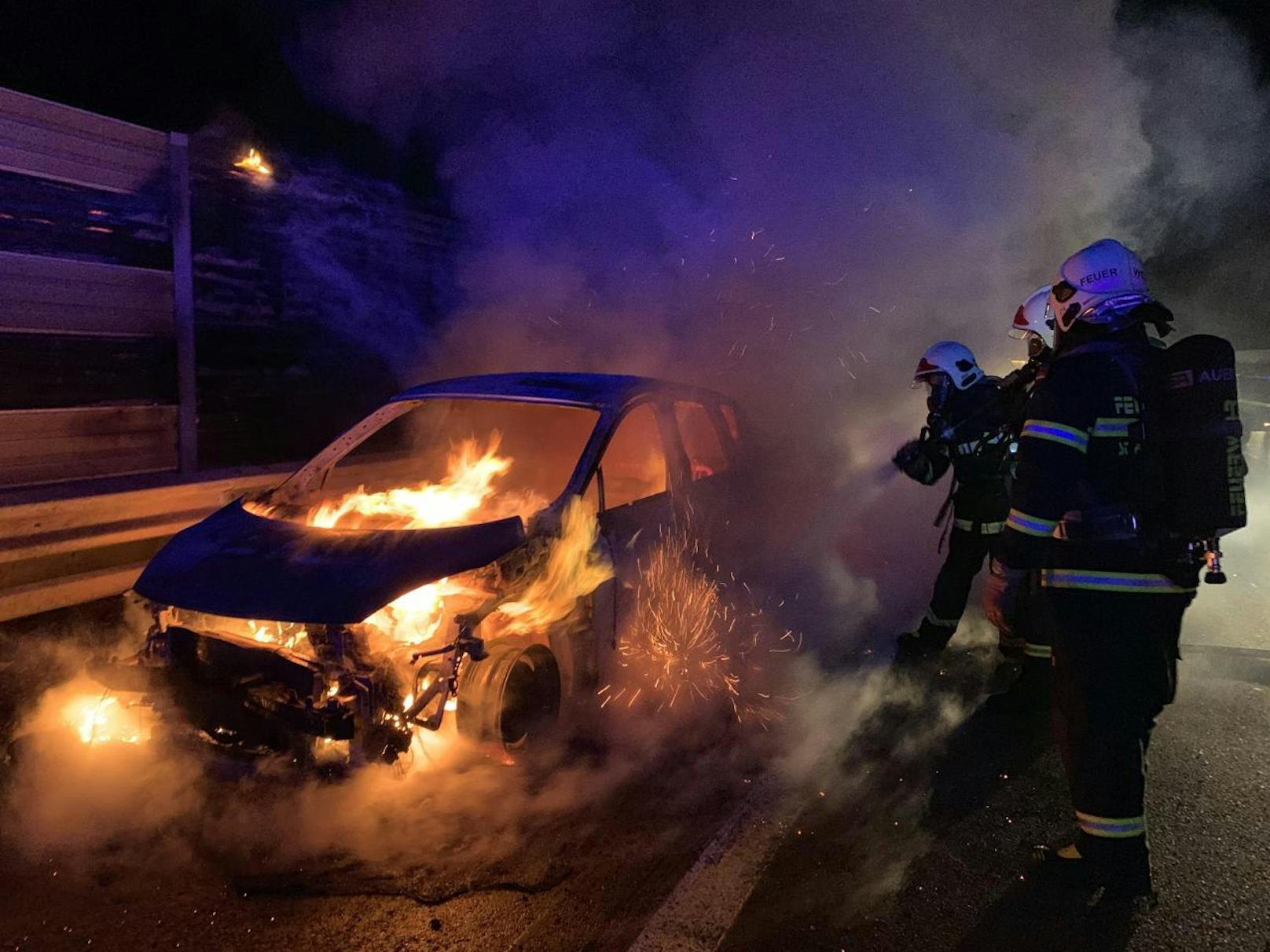 Spektakuläre Bilder: Feuerwehr St. Pölten musste löschen