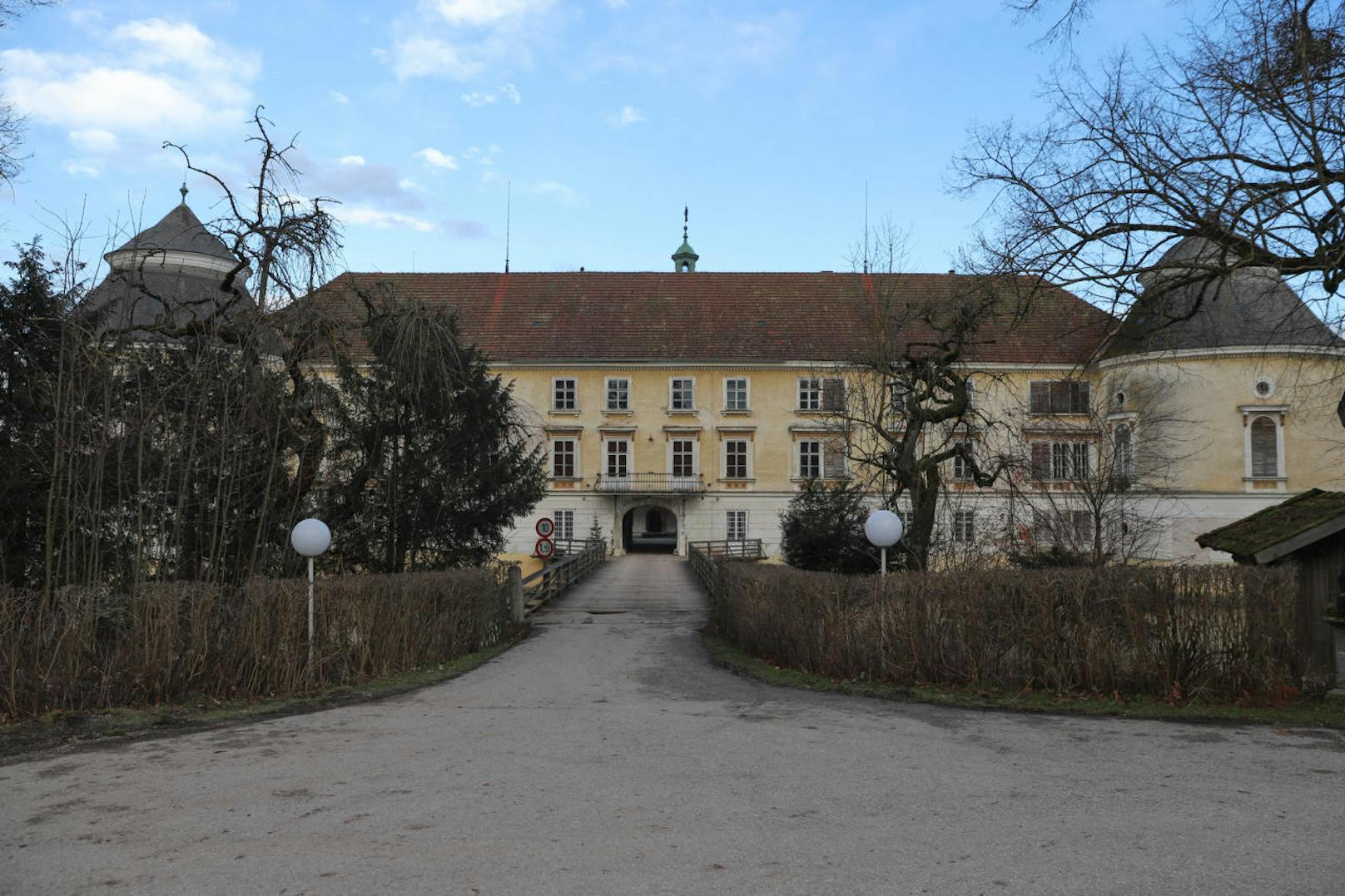 Das Wasserschloss Aistersheim wird Anfang März zum Schauplatz eines internationalen Rechten-Treffens.
