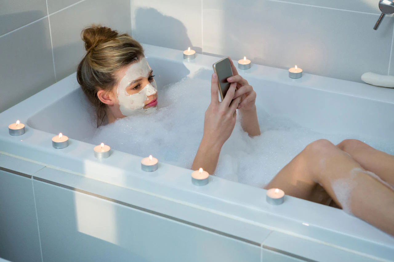Heute.at - 22-Jährige stirbt, weil Handy in Badewanne fällt