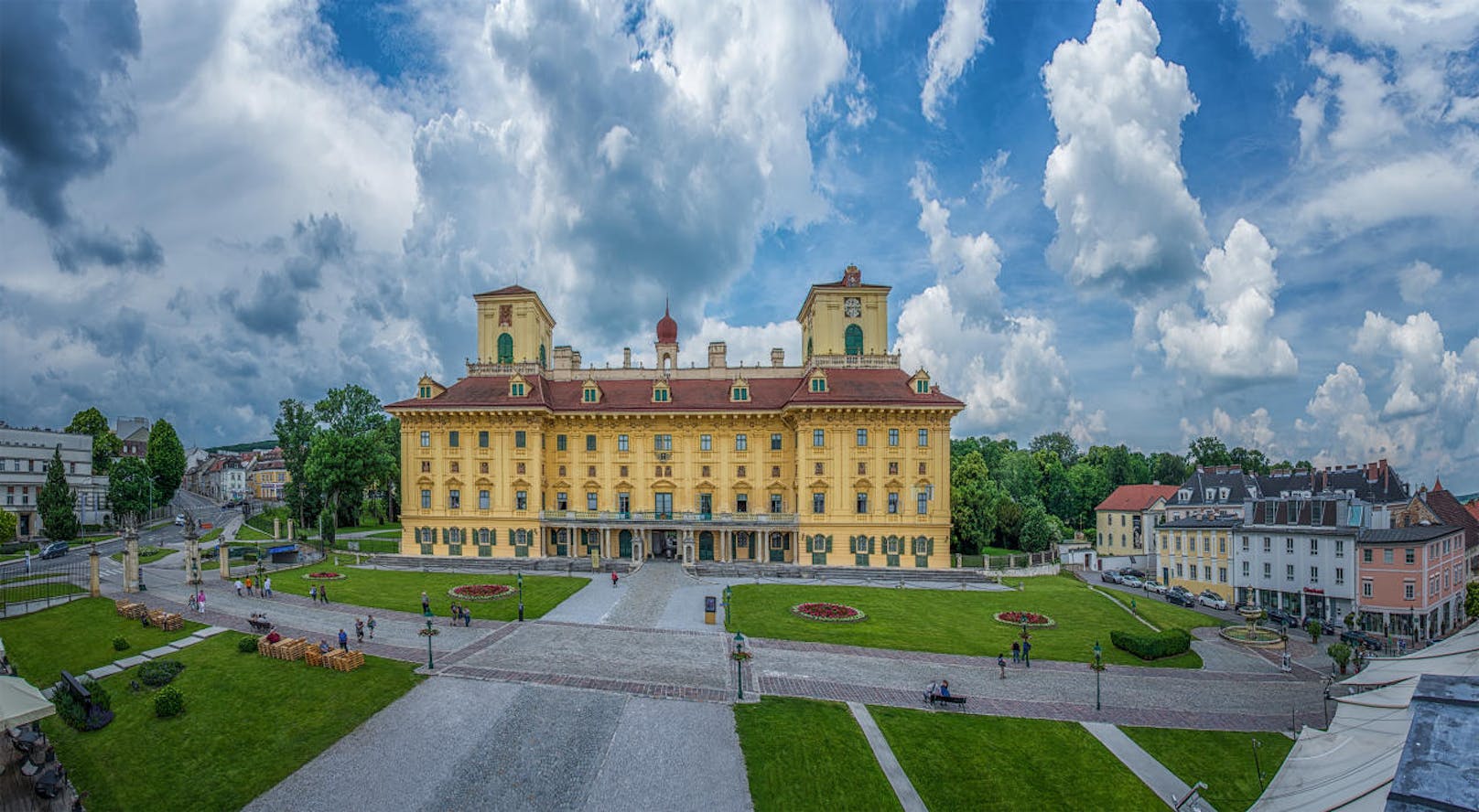 Schloss Esterhazy ist das Wahrzeichen der Stadt Eisenstadt.