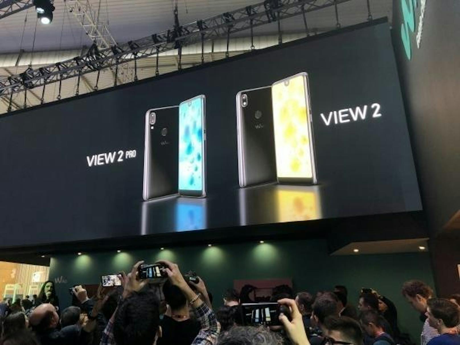 Am Mobile World Congress in Barcelona zeigte Wiko erstmals die neuen Modelle View 2 und View 2 Pro. Beide sind mit einem 6 Zoll großen HD+-Bildschirm im 19:9-Format ausgestattet.