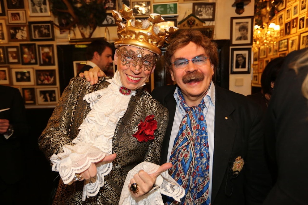 Volker Grohskopf im Kasperl-Outfit mit Marchfelderhof-Chef Gerhard Bocek