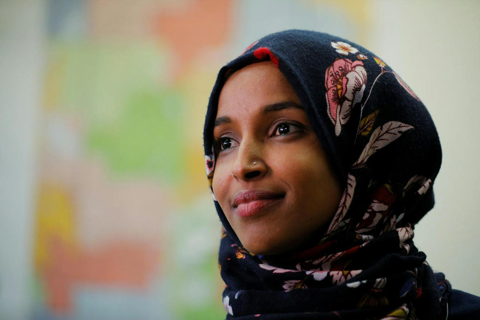 Ilhan Omar, die mit 14 Jahren aus Somalia in die USA kam, schafft den Einzug in den US-Kongress. Die Demokratin ist zusammen mit Rashida Tlaib die erste muslimische Frau im US-Kongress.