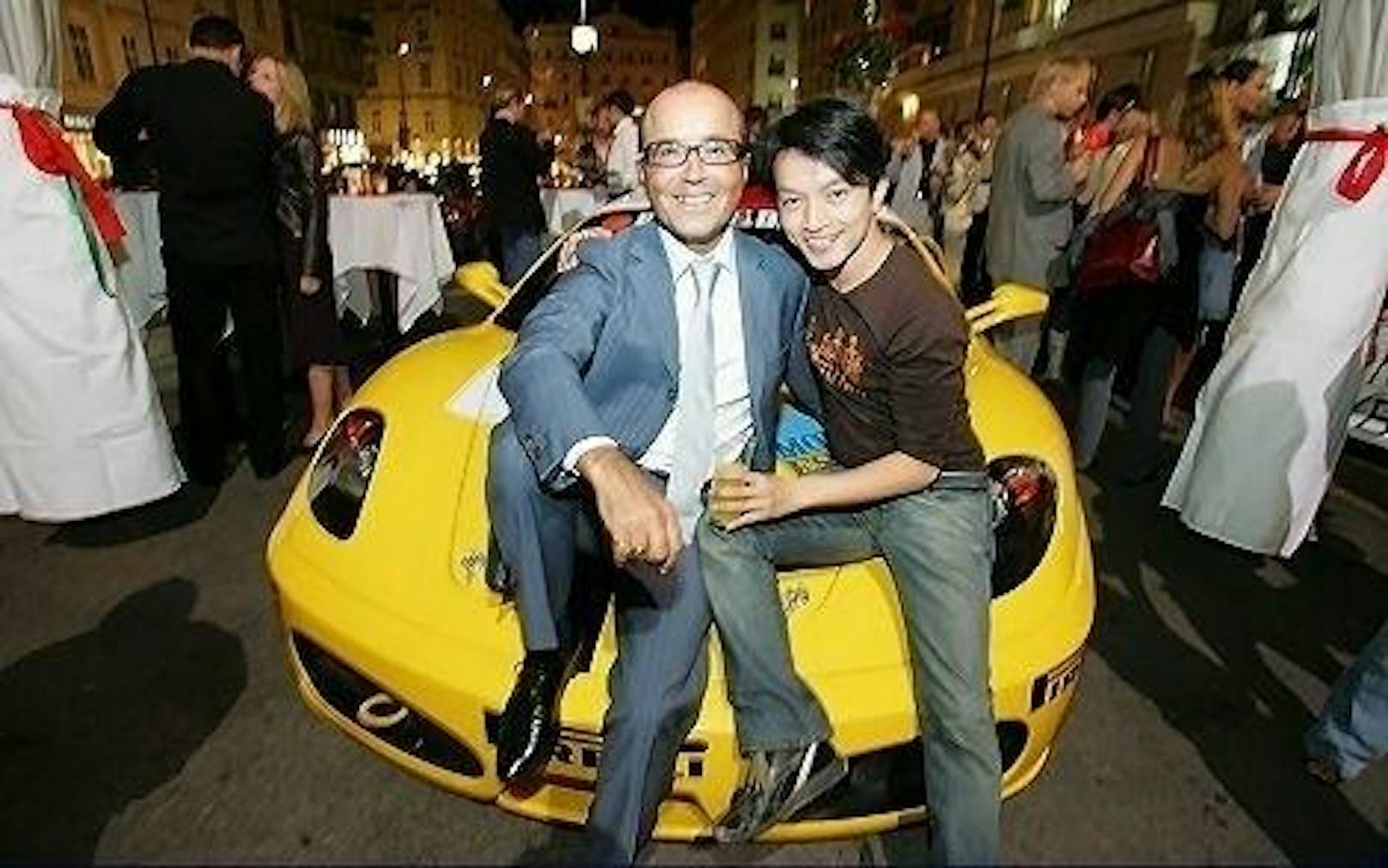 Luigi Barbaro mit Designer La Hong beim Ferrari-Fest