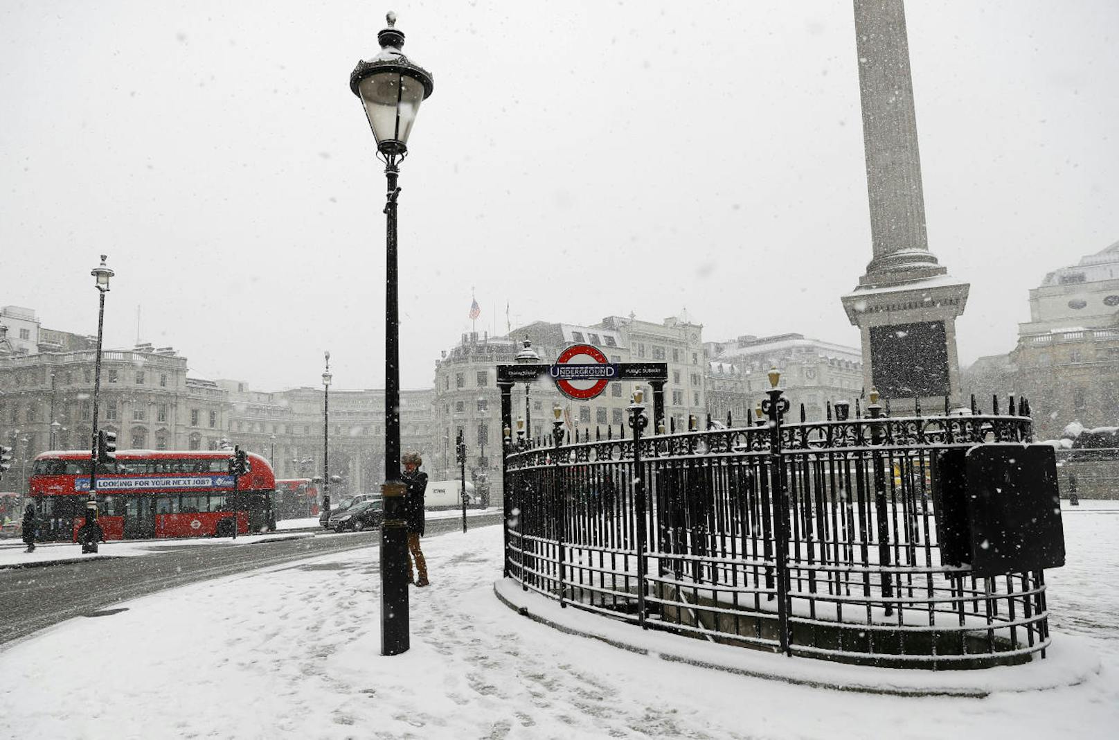 Schnee am Londoner Trafalgar Square
