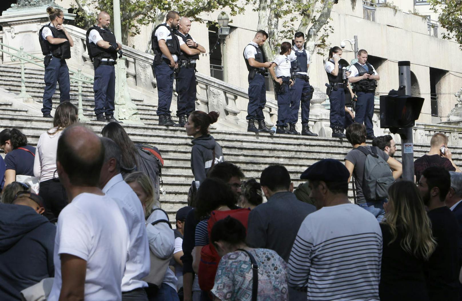 Die Polizei riegelte den Bahnhof von Marseille komplett ab.