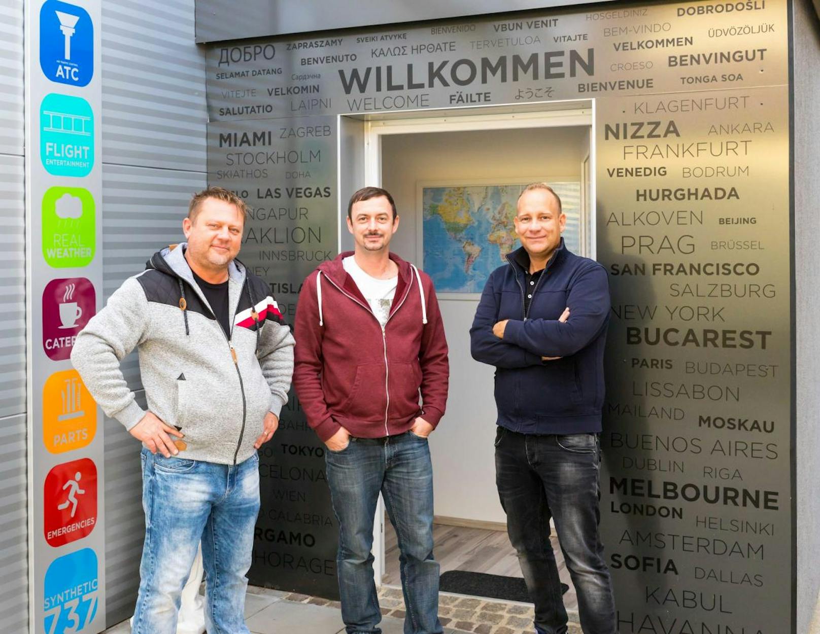 Marco Aigelsperger, Eric Pürstinger und Christian Bäunard (v.l.) betreiben den Simulator.